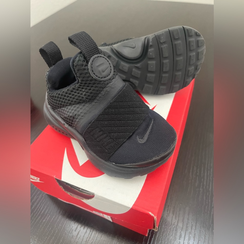 Nike Little Presto Extreme, in black, size 6c, slip on